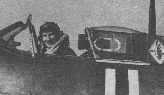 Witold anowski w kabinie Spitfire-a polskiego dywizjonu 317