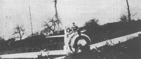 Rozbity Bloch 151 jednego z polskich pilotw  z GC II/10, ktry bra udzia  w walce 7 czerwca 1940 roku